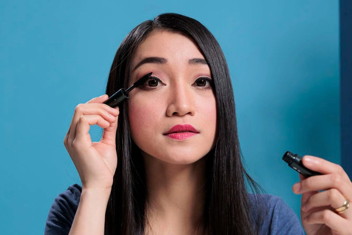 5 Kesalahan Makeup yang Bikin Wajah Terlihat Kusam dan Lelah