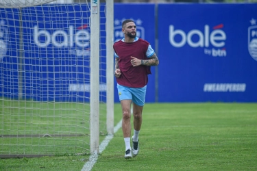 Alasan Bojan Hodak Tak Bawa Layvin Kurzawa dan Dion Markx Lawan Persis