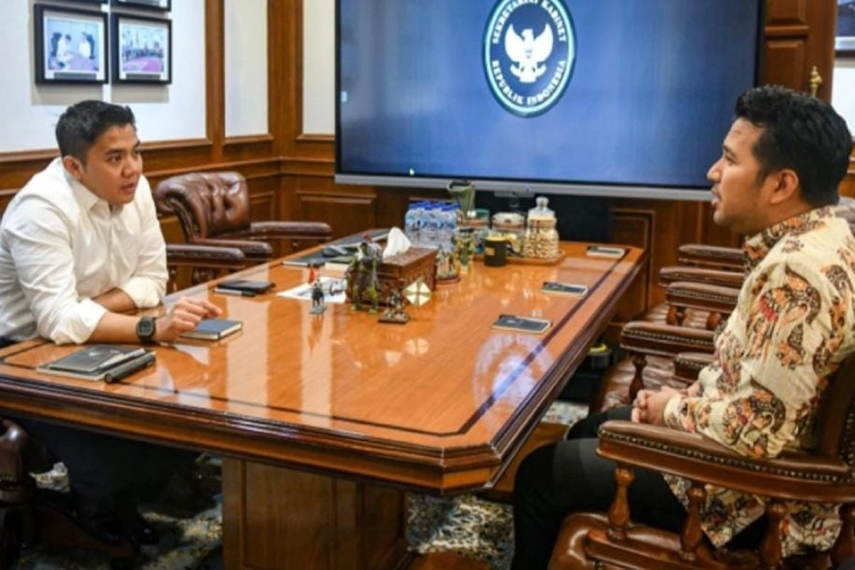 Seskab Teddy Terima Wagub Jatim Emil Dardak, Bahas Program Prioritas Prabowo