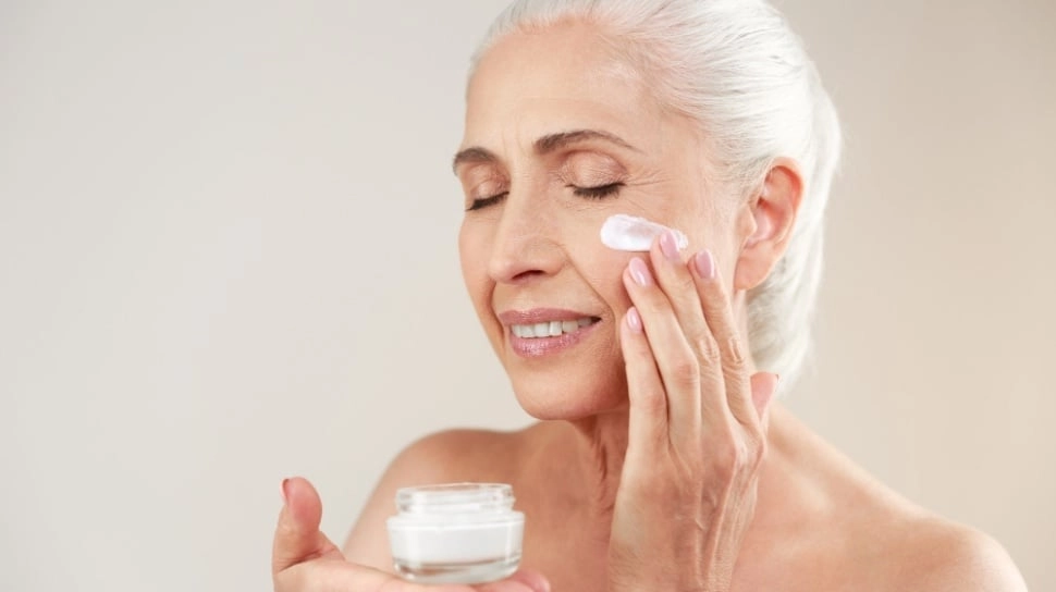 5 Moisturizer Lokal Murah untuk Kulit Kendur Usia 55 Tahun, Wajah Tampak Muda