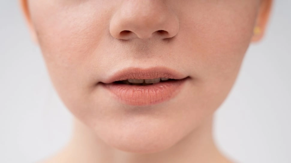 Apa Warna Lipstik untuk Bibir Tipis? Ini 5 Rekomendasi Produknya