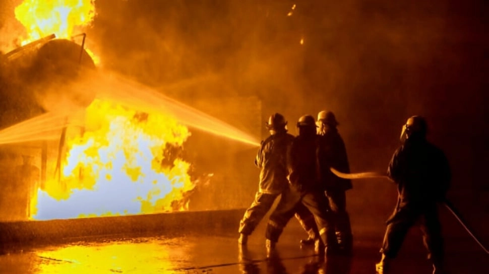 Si Jago Merah Mengamuk di Kedubes Italia Menteng, Petugas Berjibaku Padamkan Api di Ruang Server