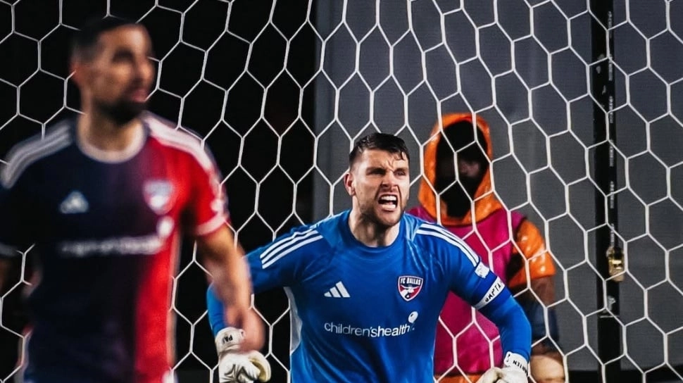 Statistik Maarten Paes, Sudah Pantas Jadi Kiper Utama Ajax Amsterdam?