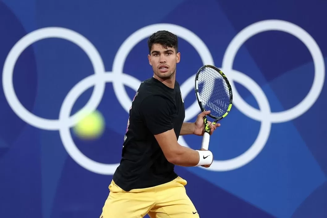 Carlos Alcaraz Dua Kemenangan Menuju Career Grand Slam, Hadapi Alex Zverev di Semifinal Australia Open