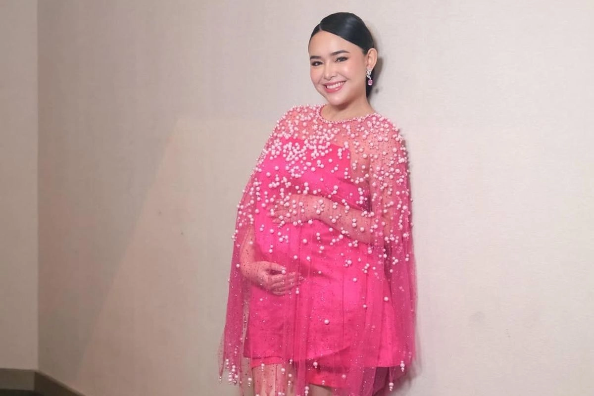 5 Style Amanda Manopo Pamerkan Baby Bump, Memukau Serba Pink