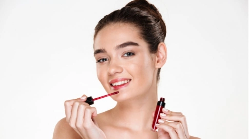 7 Rekomendasi Lipstik untuk Bibir Gelap agar Terlihat Muda dan Fresh