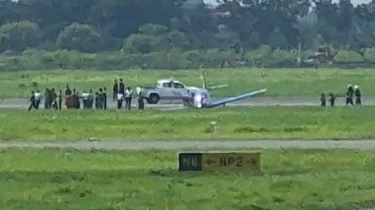 Breaking News! Pesawat Bonanza TNI AL Dikabarkan Kecelakaan di Runway Bandara Juanda