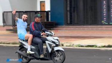 Dulu Naik Ferrari di PSG, Kini Layvin Kurzawa Dibonceng Motor Matic ke Latihan Persib