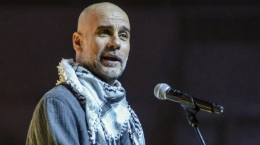 Kenakan Keffiyeh, Pep Guardiola: Anak-Anak Palestina Terbunuh, Dunia Memilih Diam