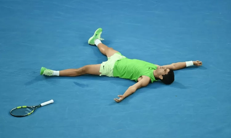 Carlos Alcaraz Menangi Laga Maraton Dramatis dan Tembus Final pada Laga Australia Terbuka