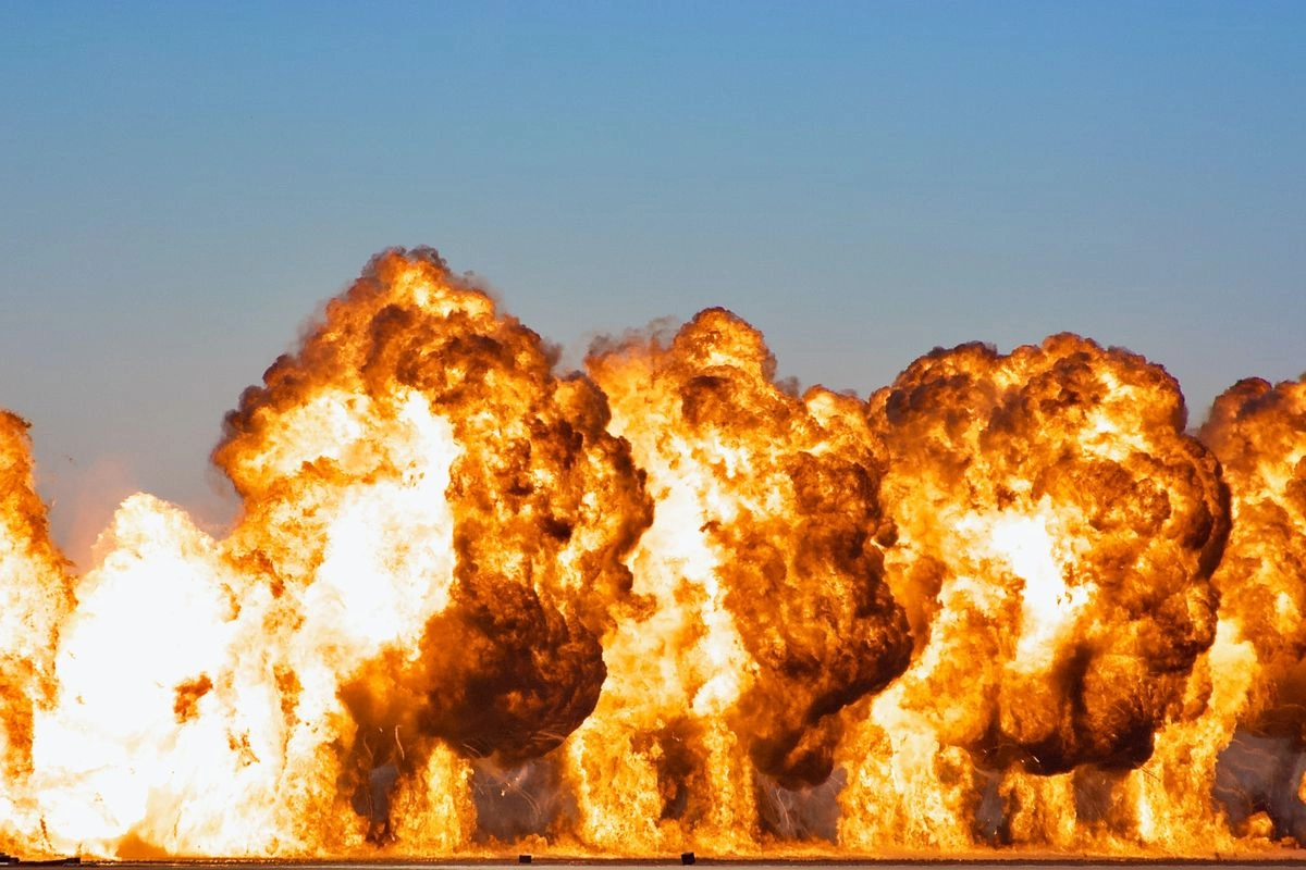 Ledakan di Iran Saat Tegang dengan AS, Hancurkan Gedung 8 Lantai