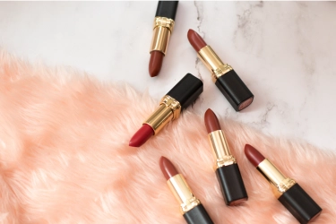 Tips Memilih Warna Lipstik untuk Usia 50 Tahun agar Tampak Segar
