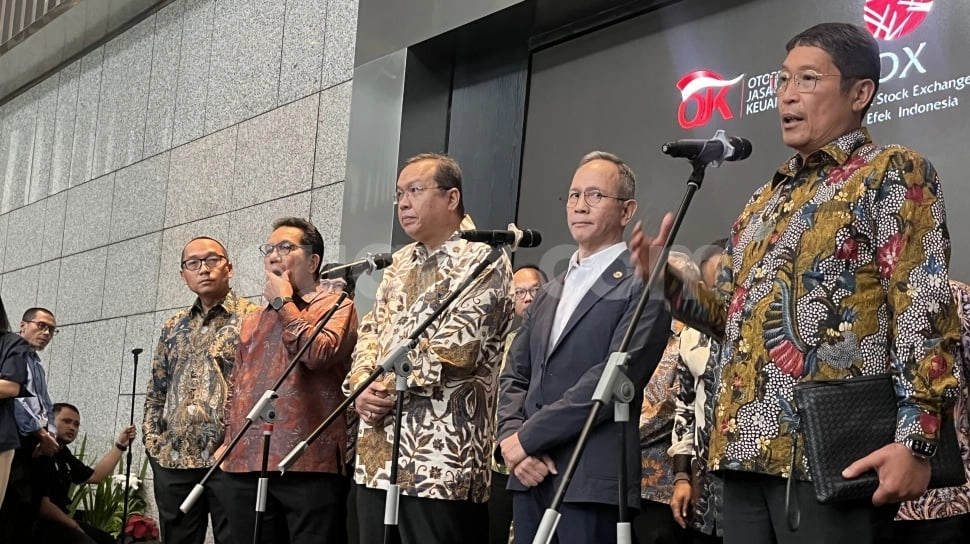 CORE: Pimpinan OJK yang Baru Harus Berani Tindak Emiten Bermasalah