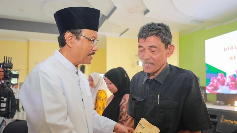 Sesuai Arahan Presiden, Gus Ipul Serahkan Santunan Ahli Waris Korban Banjir Deli Serdang