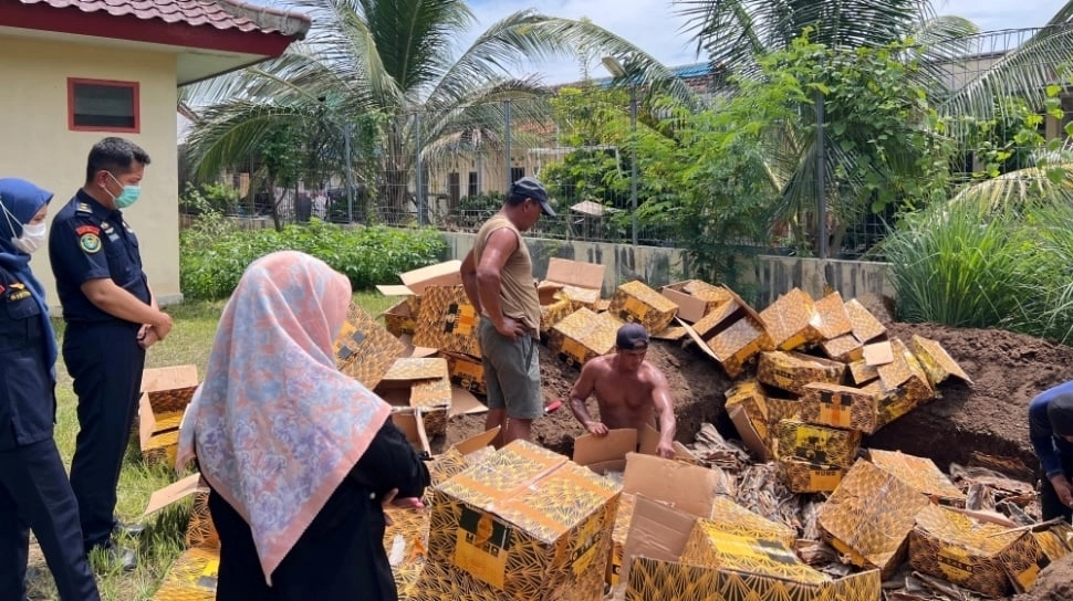 Tak Berizin, KKP Musnahkan 796 Kg Kulit Hiu dan Pari Milik Perusahaan Asing di Banyuwangi