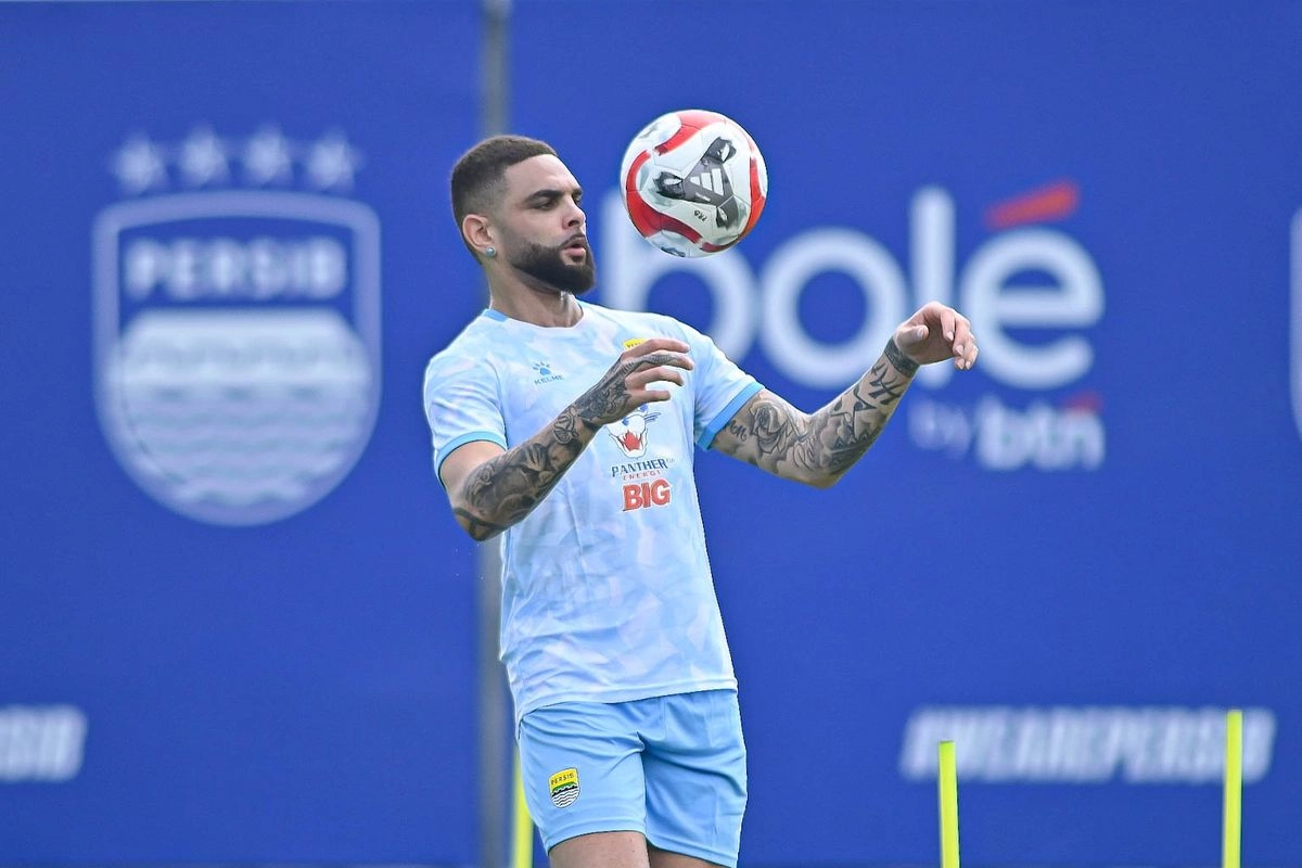 Layvin Kurzawa Ungkap Alasan Pilih Persib Bandung