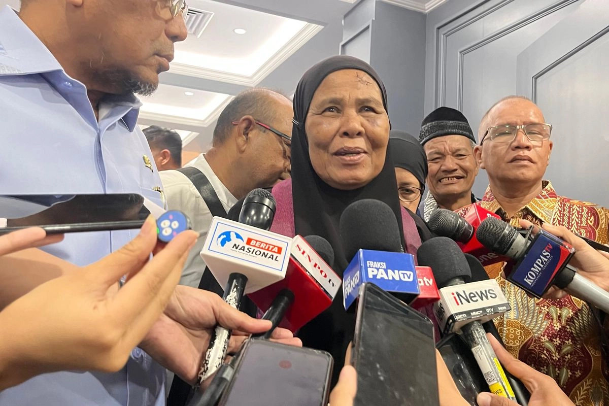 Nenek Saudah Usai Rapat di DPR: Saya Ingin Keadilan Sebaik-baiknya