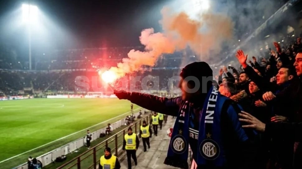 Bukan Ultras Inter! Pelaku Tunggal Pelempar Flare ke Emil Audero Akhirnya Ditangkap