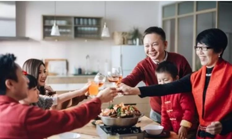 Mengapa Perjamuan Selalu Ada Saat Imlek? Simak 5 Fakta Tradisi Makan Bersama yang Mempererat Ikatan Keluarga