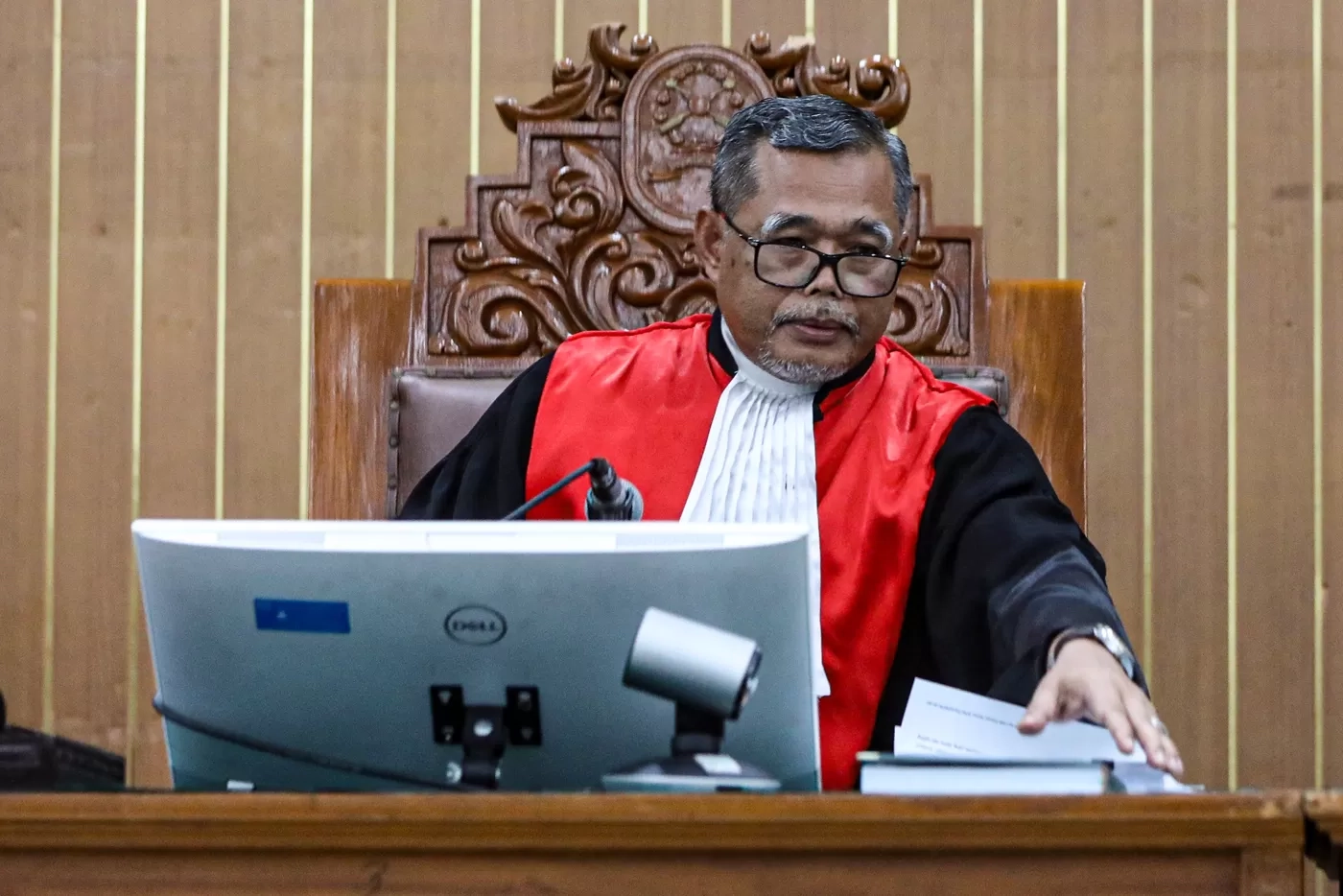 Pengadilan Tinggi Jakarta Perberat Vonis Hakim Djuyamto jadi 12 Tahun Penjara