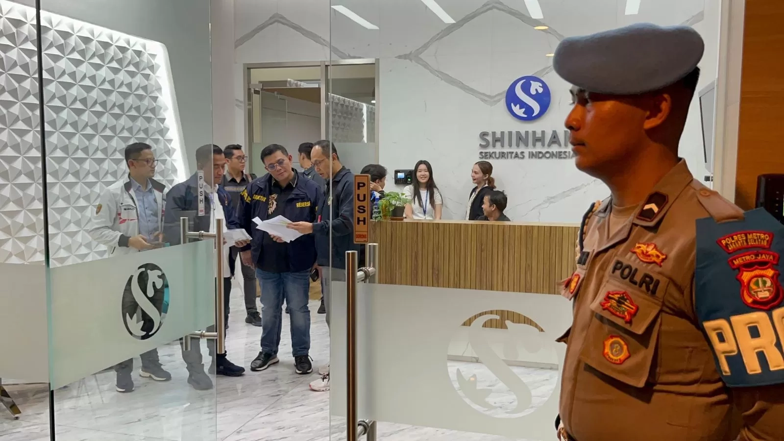 Telusuri Kasus Dugaan Saham Gorengan, Bareskrim Polri Geledah Kantor Shinhan Sekuritas