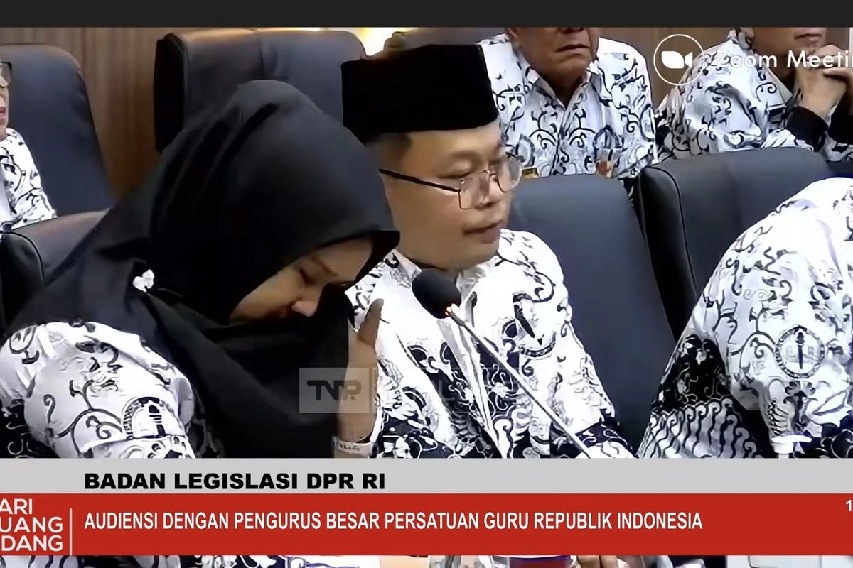 Curhat dan Tangis Guru Honorer Tumpah di DPR: Terhimpit Gaji dan Rentan Dikriminalisasi