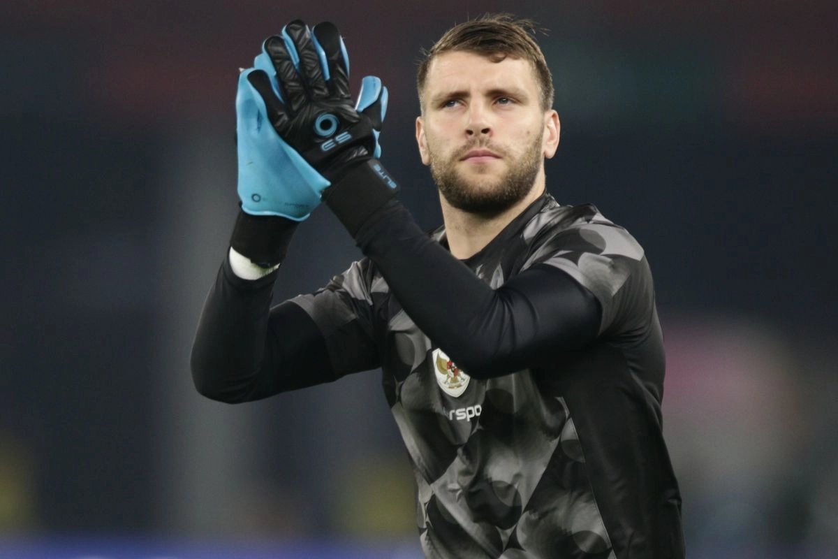 Hasrat Maarten Paes Raih Trofi di Ajax Amsterdam