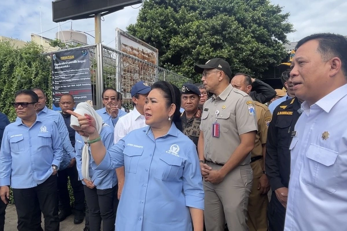 Tumpukan Kapal di Muara Angke, Titiek Ingatkan Bahaya Kebakaran