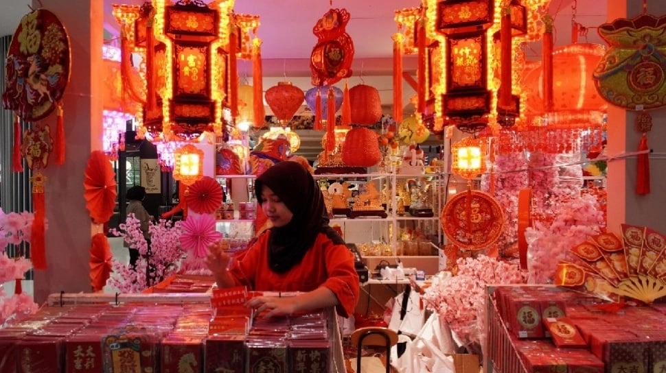 Megah! Mal Ini Disulap Jadi Taman Bunga Raksasa Sambut Imlek 2026, Intip Dekorasi Cantiknya