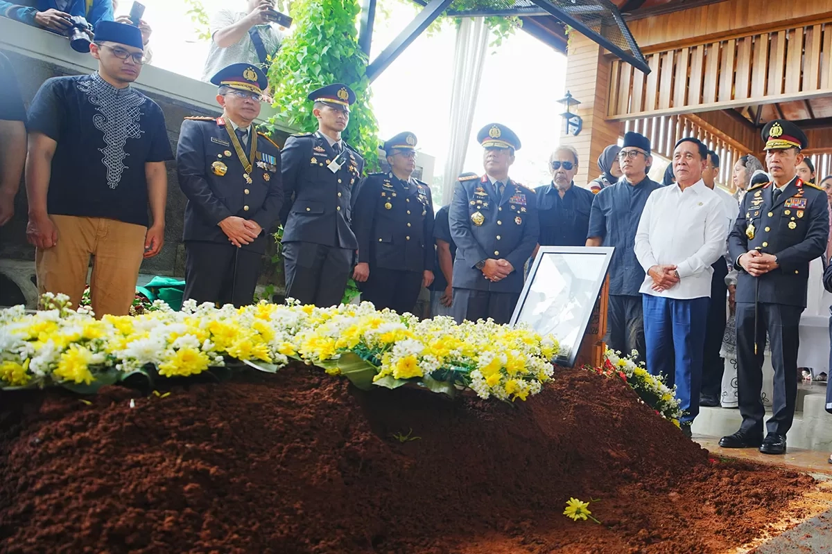 Kapolri Hadiri Pemakaman Eyang Meri, Pesan Integritas Jadi Inspirasi Keluarga Besar Polri
