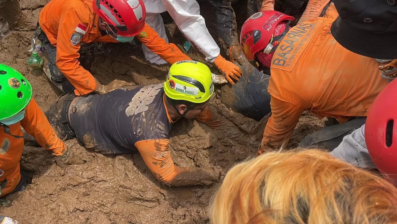 Longsor Bandung Barat, Tim SAR Temukan Tujuh Bodypack Korban