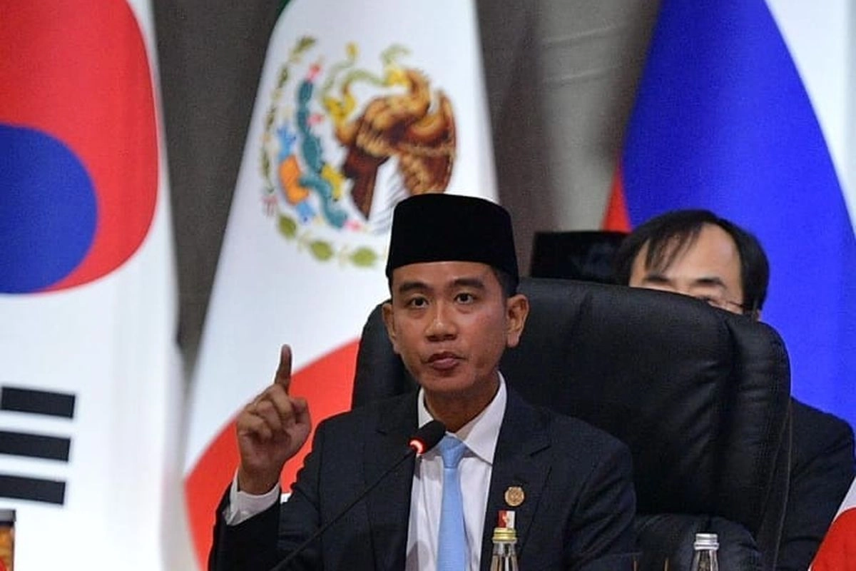 Gibran Dukung Panji Pragiwaksono Terus Berkarya Suarakan Masukan Bermanfaat untuk Bangsa