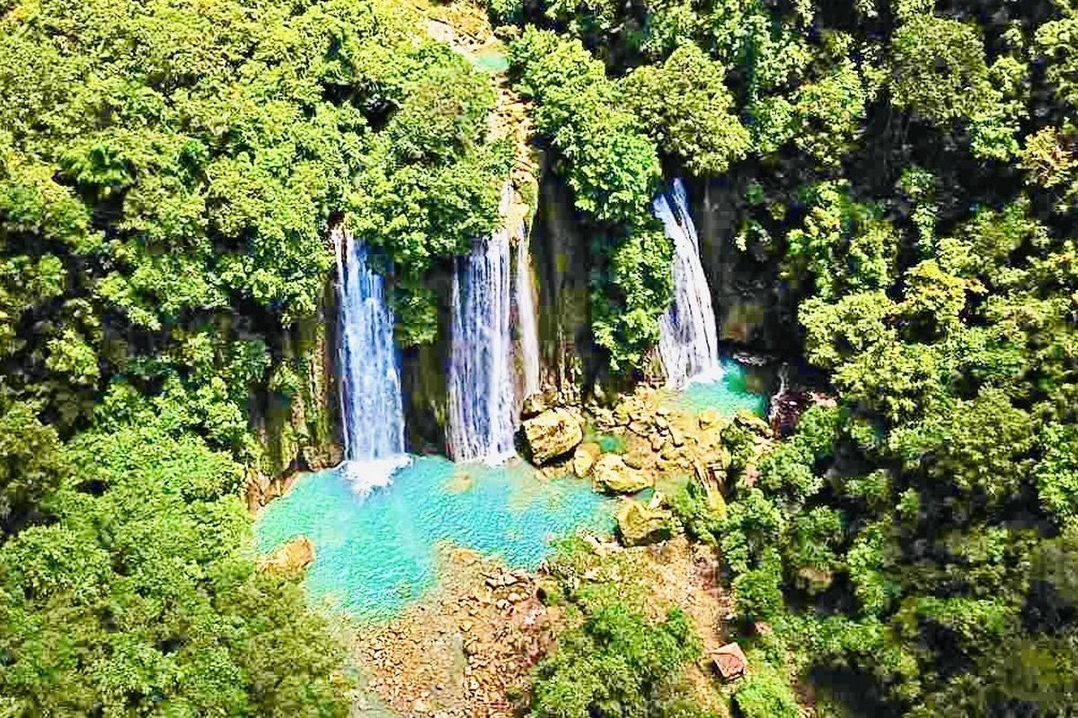 Panduan Wisata Curug Cikaso Sukabumi, Pesona Air Terjun Tiga Warna