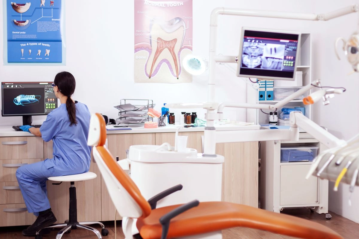 Pasien Klinik Gigi Modern Utamakan Kenyamanan dan Hasil Presisi