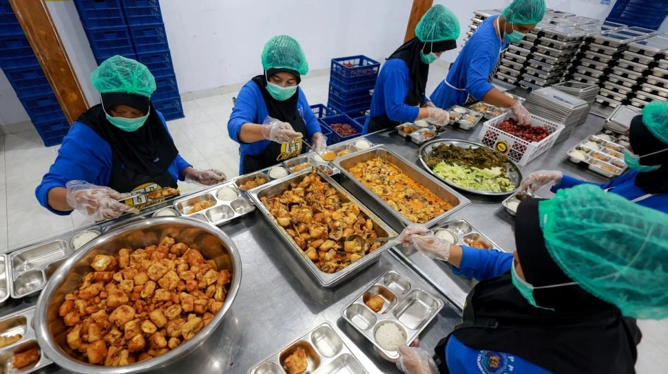 Kabar Gembira! Lansia di Atas 75 Tahun yang Tinggal Sendirian Bakal Dapat Makan Gratis dari Kemensos