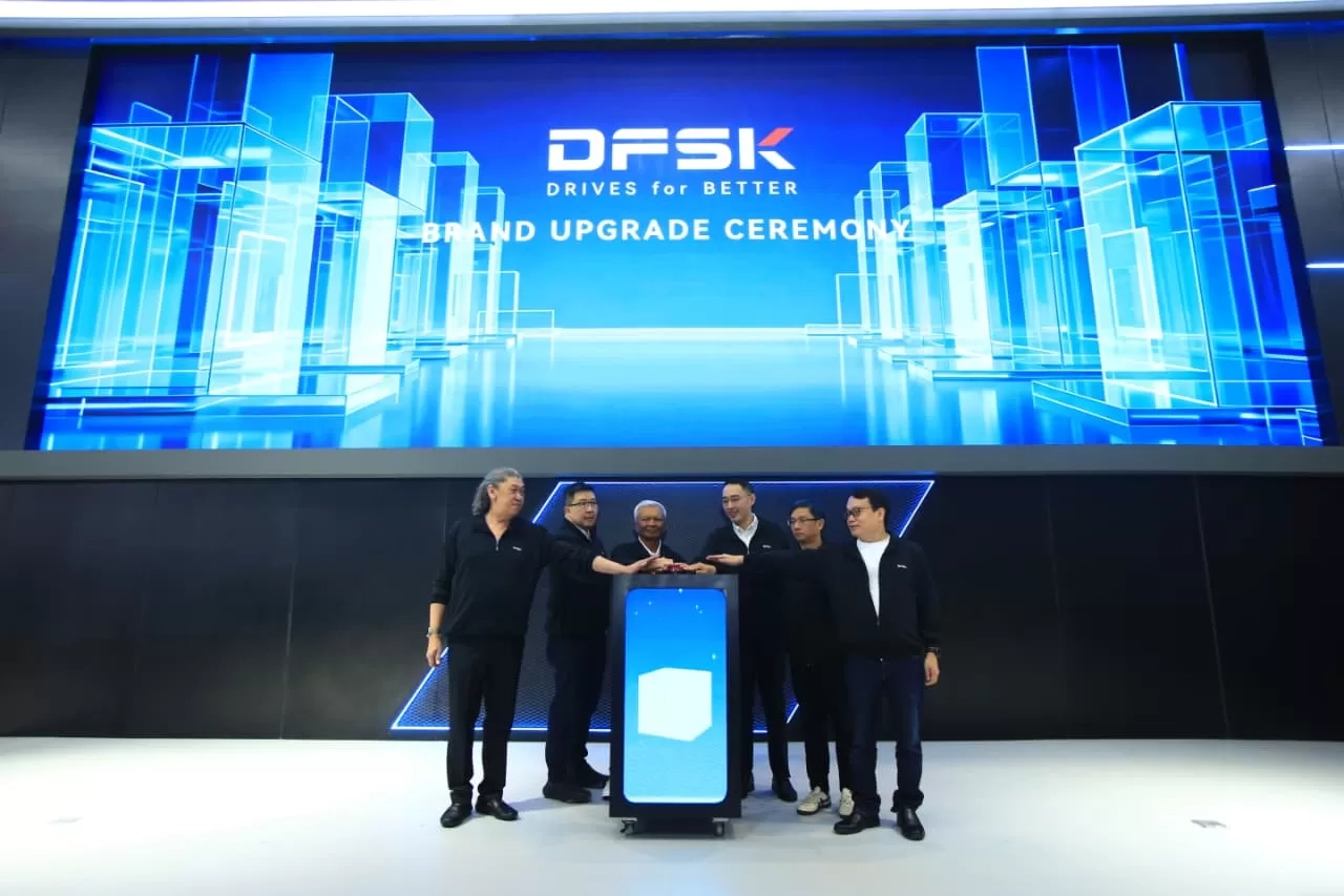 Tak Ada Mobil Model Baru, DFSK Hanya Perkenalkan Logo dan Slogan Global Baru di IIMS 2026