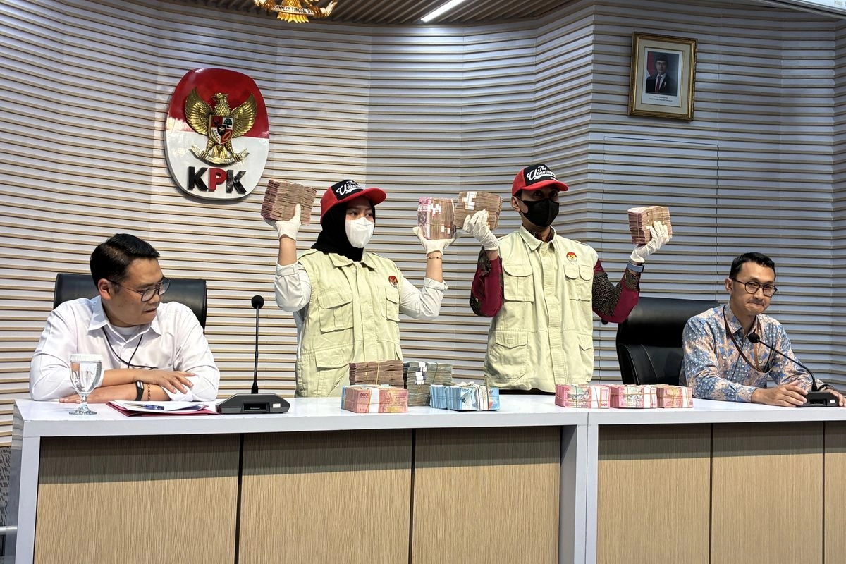 KPK Pamer Uang Rp 1,5 M Hasil OTT Kepala KPP Madya Banjarmasin Mulyono