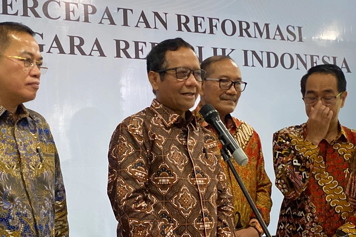 Pergantian Inosentius Samsul oleh Adies Kadir Tak Langgar Aturan, Mahfud MD: tapi Bersifat Politis
