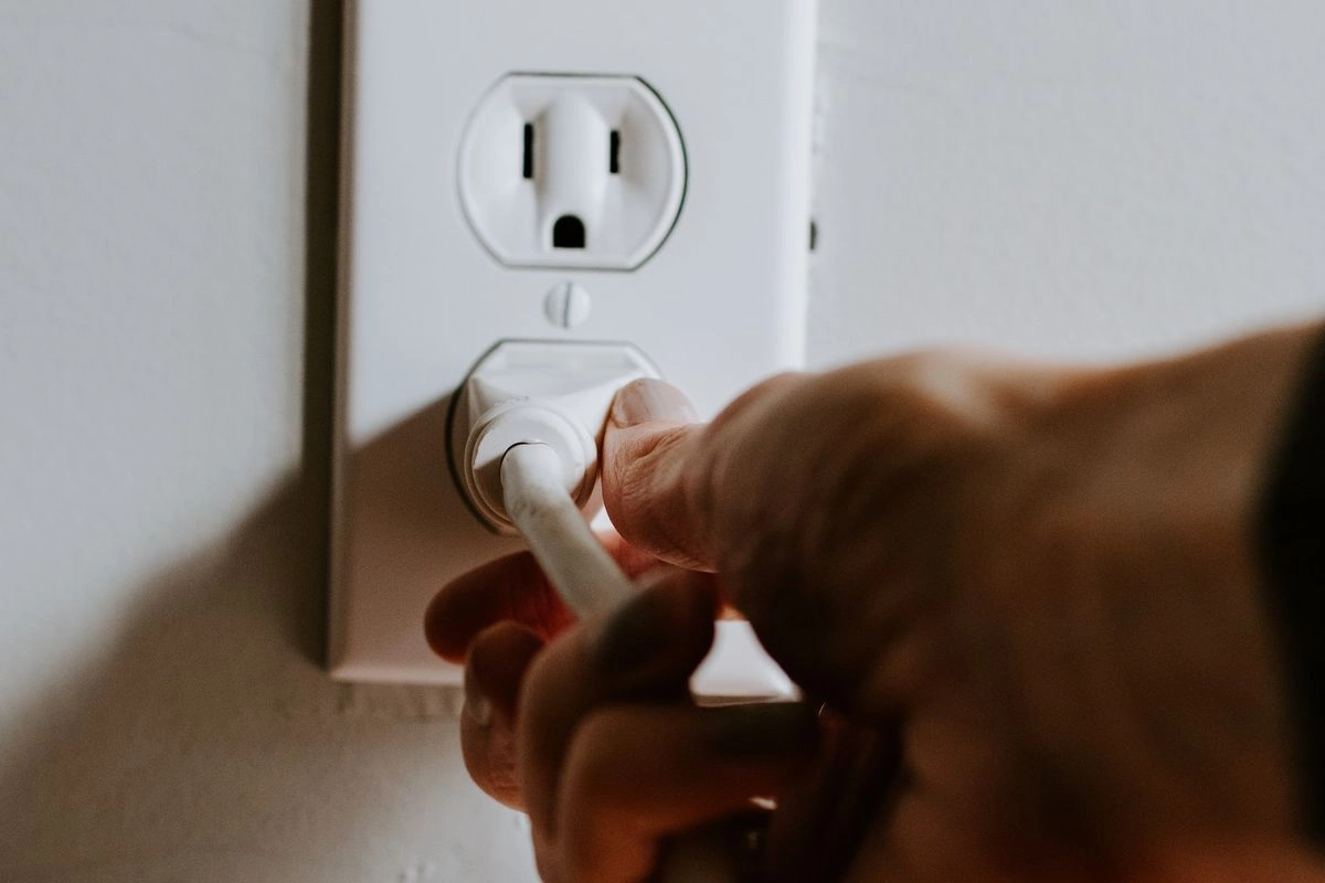 Waspadai Sengatan Listrik, Ini Protokol Aman Saat Banjir