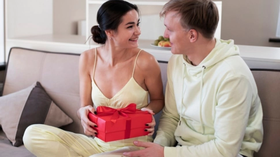 15 Rekomendasi Kado Valentine untuk Cowok, Dijamin Berkesan dan Berguna