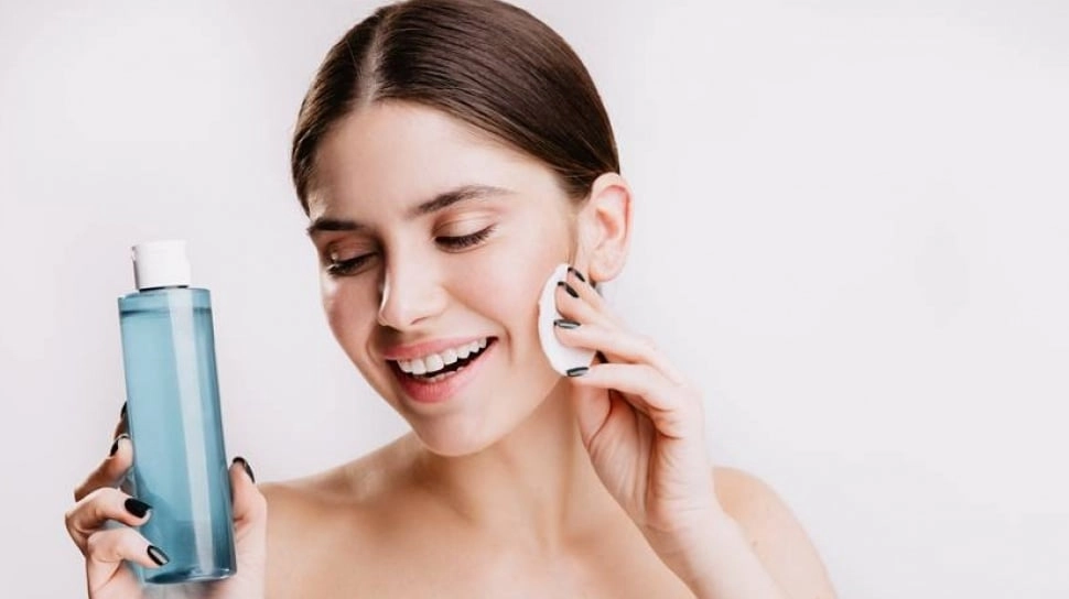 Habis Pakai Micellar Water Perlu Cuci Muka? Ini Penjelasan dan 7 Pilihan Terbaik
