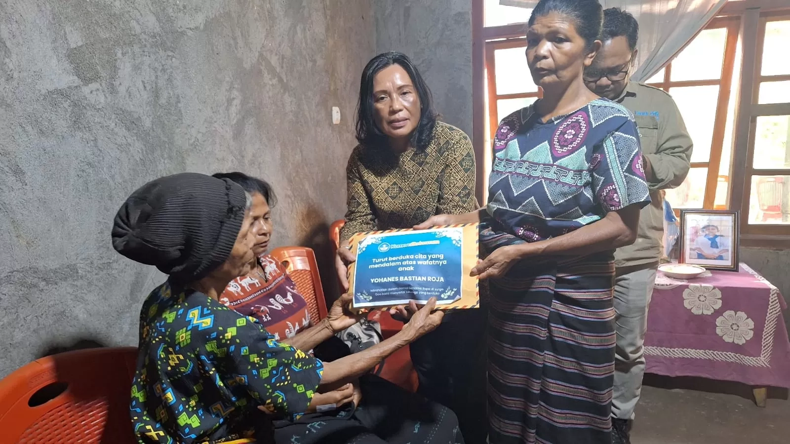 Mendikdasmen Kunjungi Rumah Duka Siswa SD yang Bunuh Diri di NTT, Sampaikan Belasungkawa