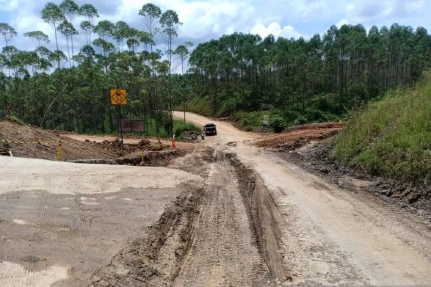 Warga di Pelosok Gotong Jenazah Jarak Jauh, DPR Minta Kementerian PU Perbaiki Infrastruktur di Daerah