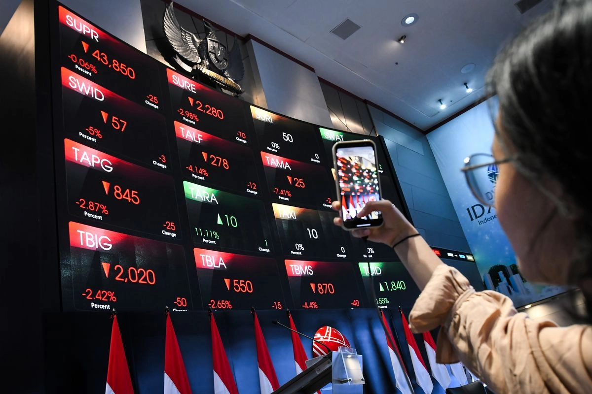 IHSG Dibuka Melemah 122 Poin, LQ45 dan JII Kompak di Zona Merah