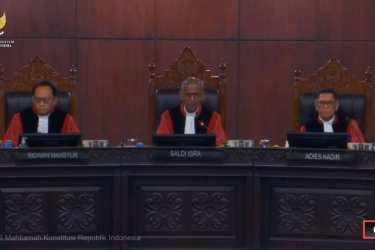 Momen Sidang Perdana Adies Kadir Sebagai Hakim Konstitusi di MK