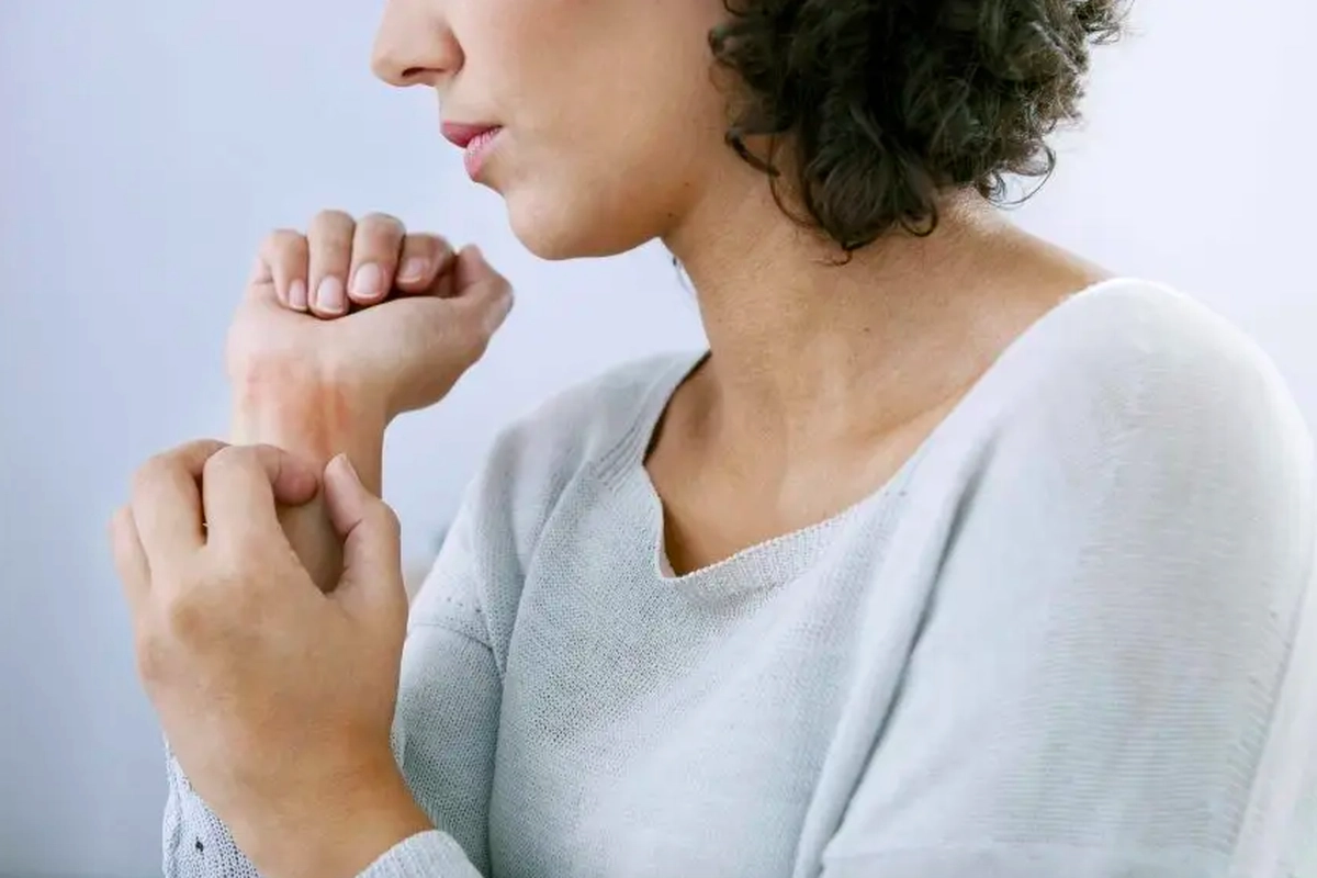 Dokter Ingatkan Risiko Penyakit Kulit dari Baju Thrifting yang Tidak Dicuci