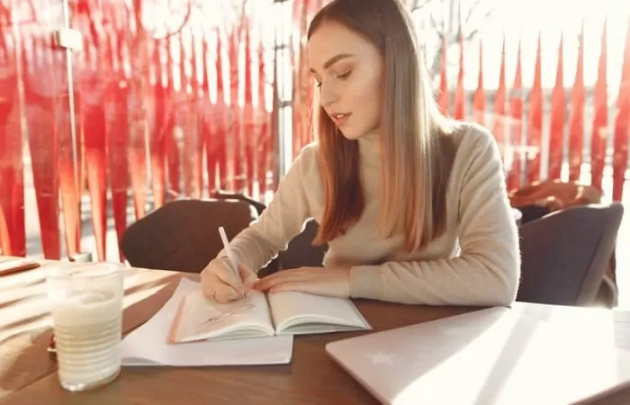 5 Manfaat Journaling untuk Kesehatan Mental yang Terbukti Secara Psikologis