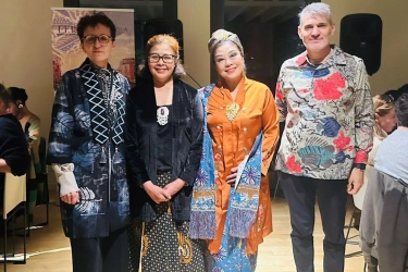 Kebaya Night Hangatkan Malam yang Dingin di Italia