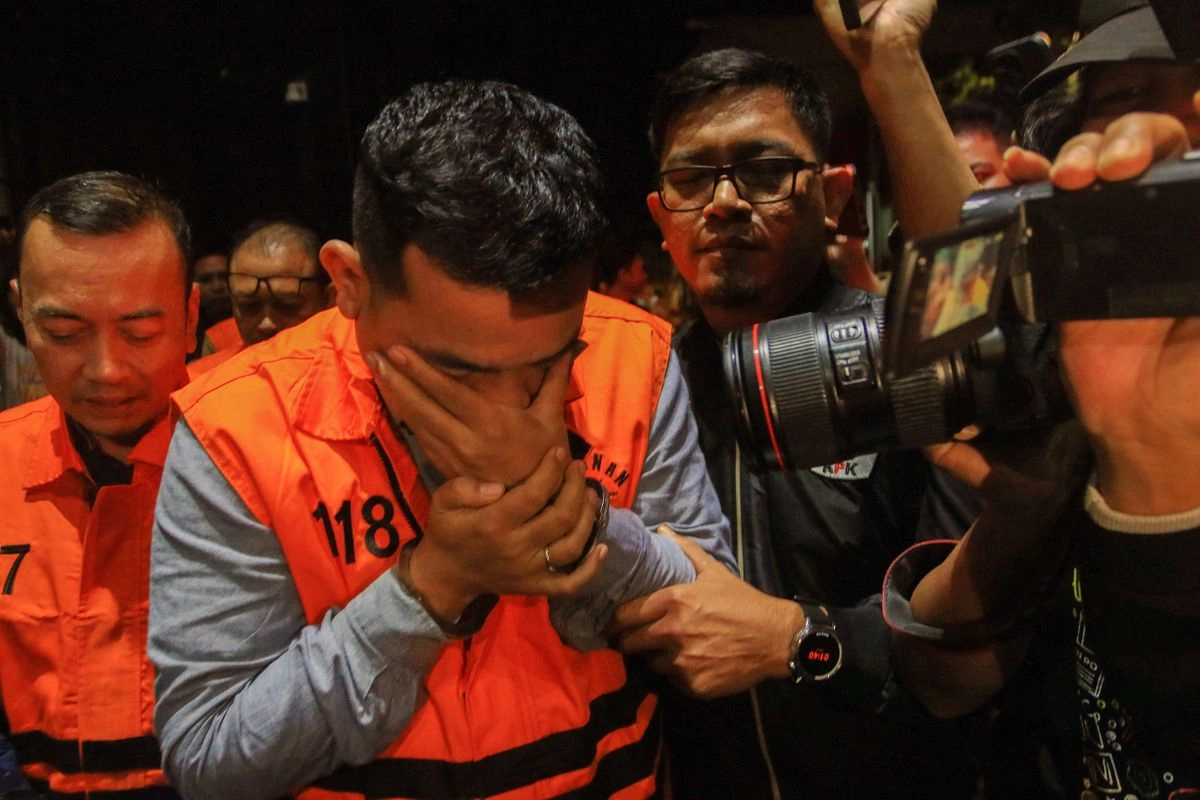 Korupsi Pajak dan Bea Cukai: Memutus “Clique”, Mengganti Seluruh Pejabat