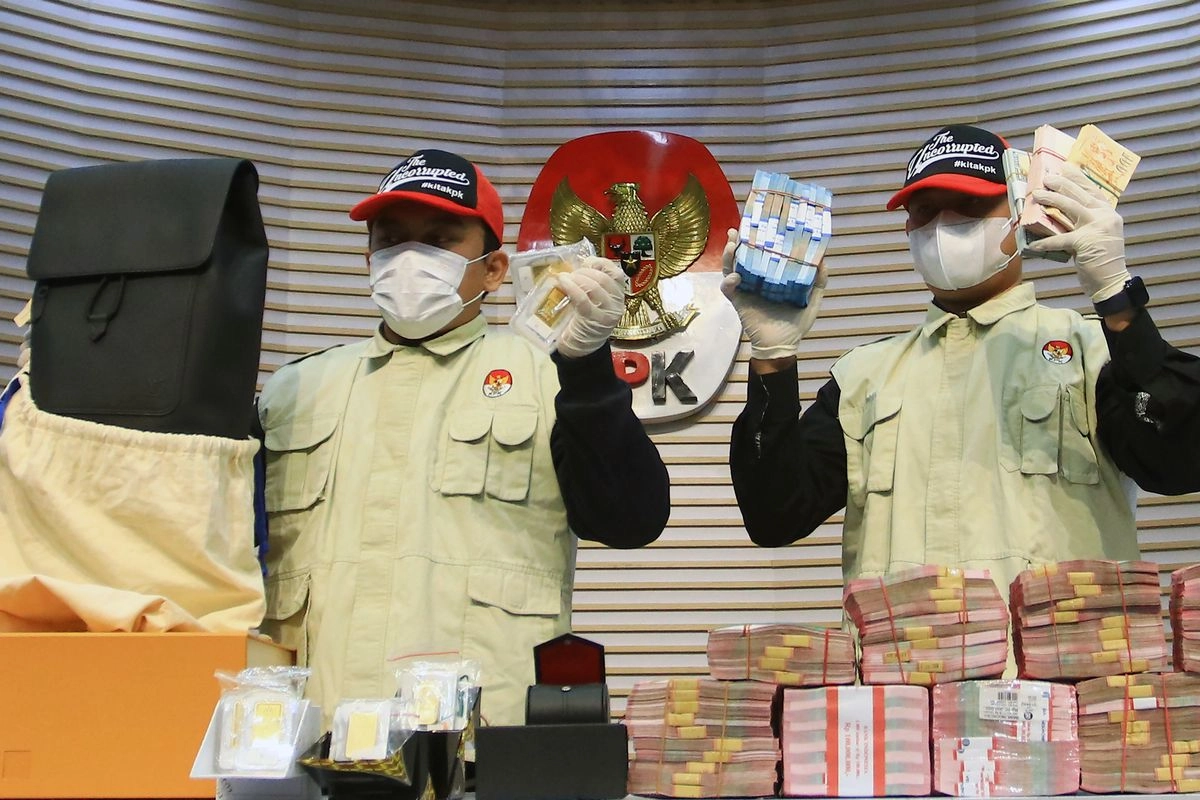 Tren Suap Pakai Emas, Lebih Ringkas Buat Koruptor
